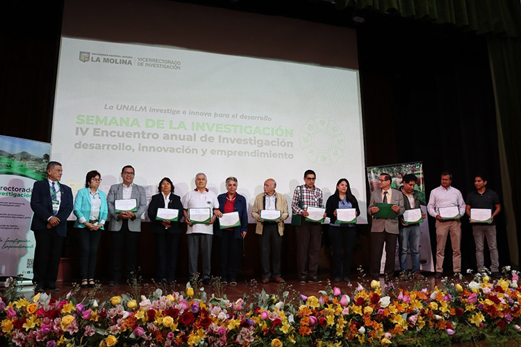 Entrega de Diplomas a expositores invitados